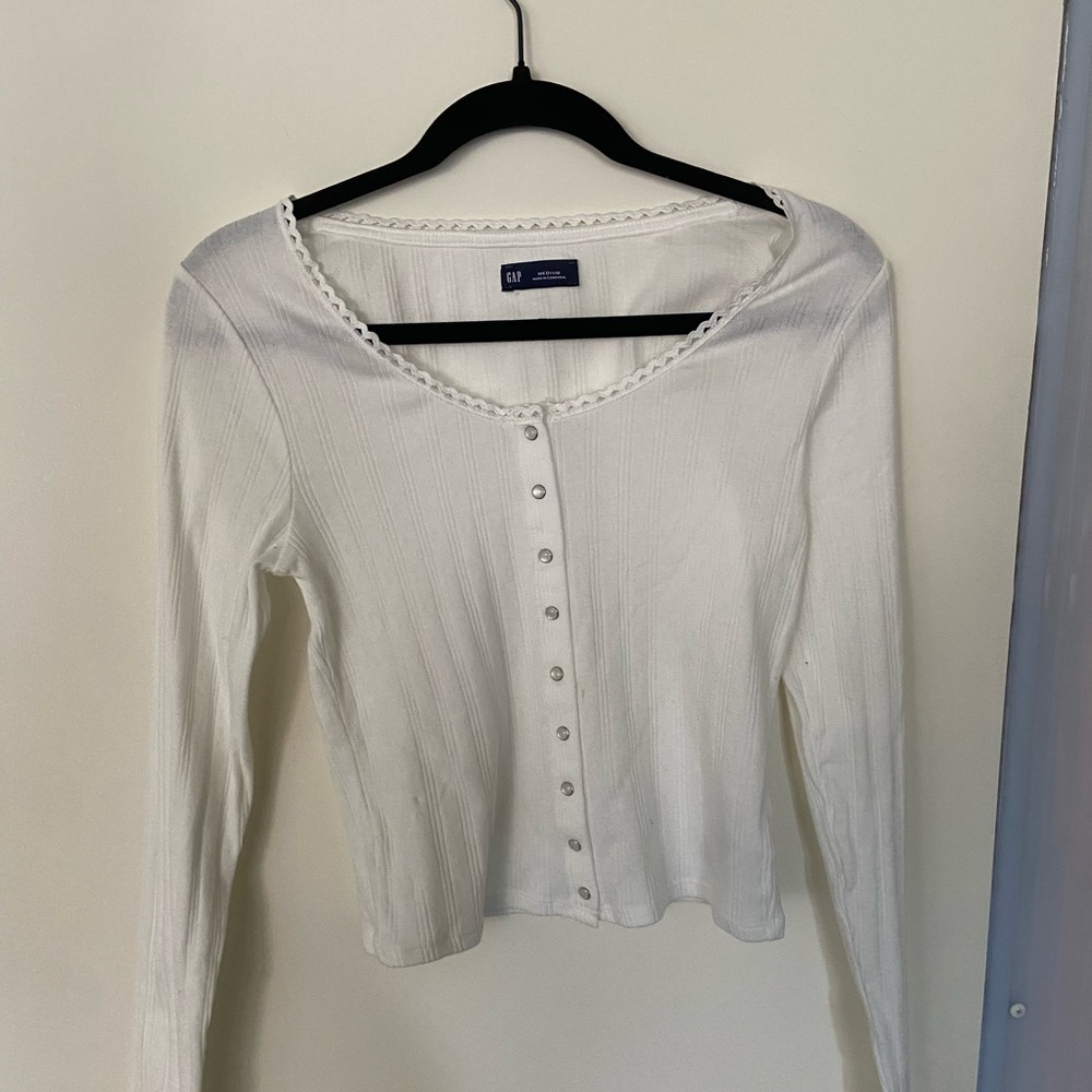 Gap white long sleeve shirt